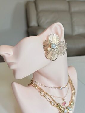 Gold Flower Statement Earring with Pearl Center | Transformer